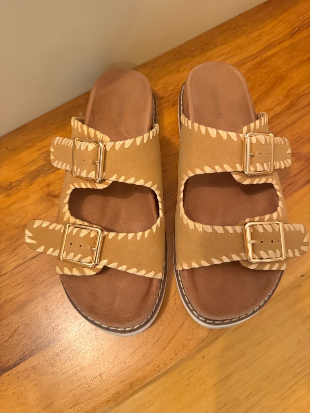 Cushionaire Wyatt Sand Nubuck Slide Sandals in Sand - 6.5M